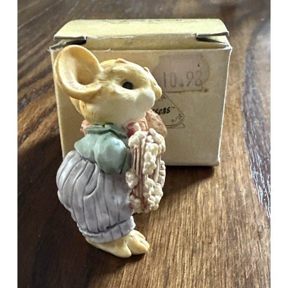 Little Cheesers Figurine Mouse‎ Holding Teddy Bear And Heart Wreath 1993 - Picture 3 of 5